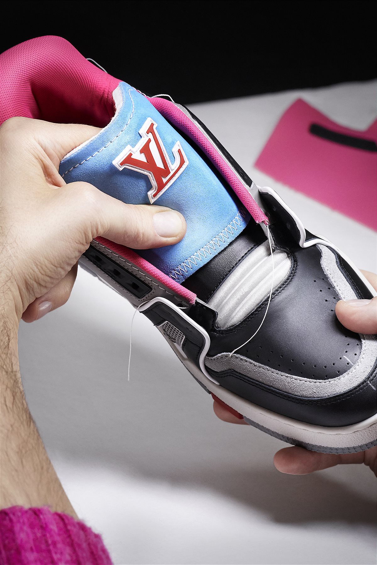LV TRAINER UPCYCLING SS21_Bright tongue with LV signature is added Copyright Gregoire Vieille