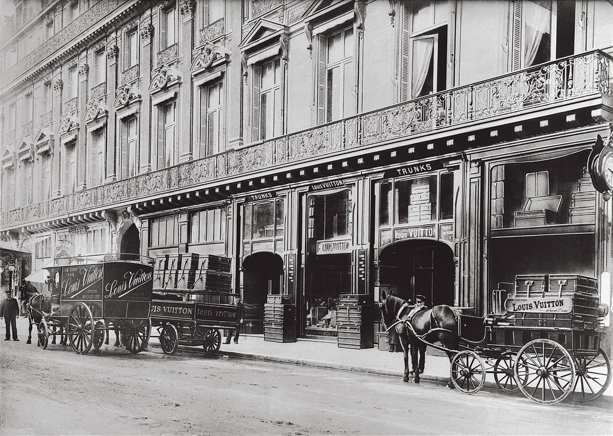 1872, Louis Vuitton-Geschäft in Paris, 1 rue Scribe. Kutschen liefern in Asnieres hergestellte TRUNKS.