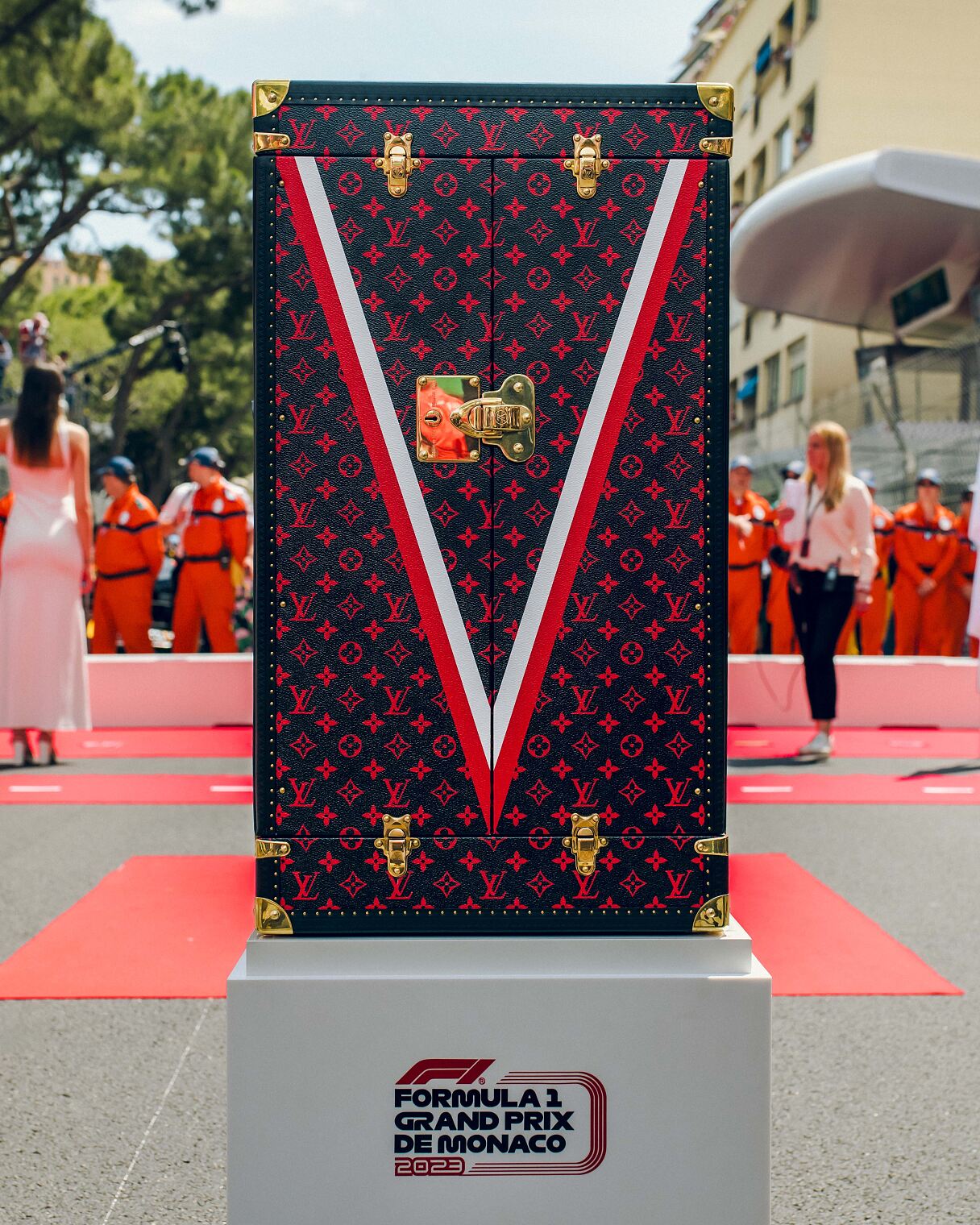 Louis Vuitton_Trophy Travel Case for the Formula 1 Grand Prix de Monaco_Prerace National Anthem Ceremony_Photographer Dorian Prost (2)