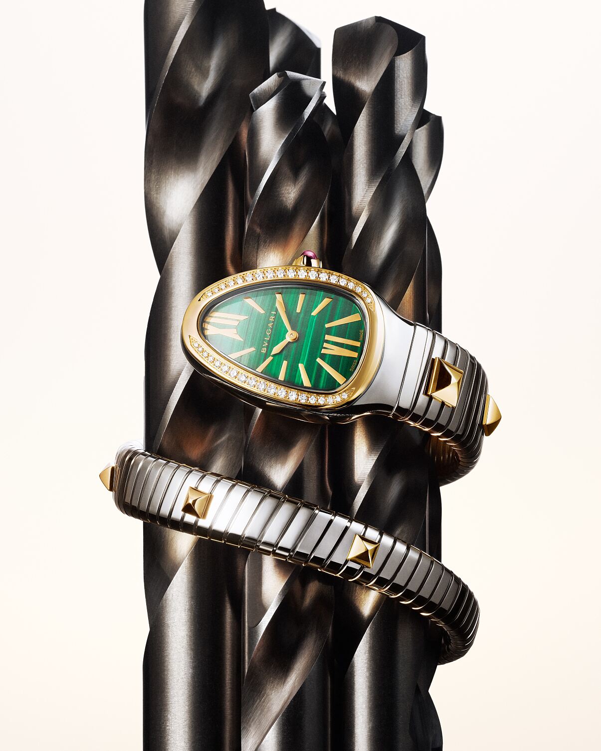 Bvlgari_2026_Serpenti Tubogas Studs_104360_Crea_003