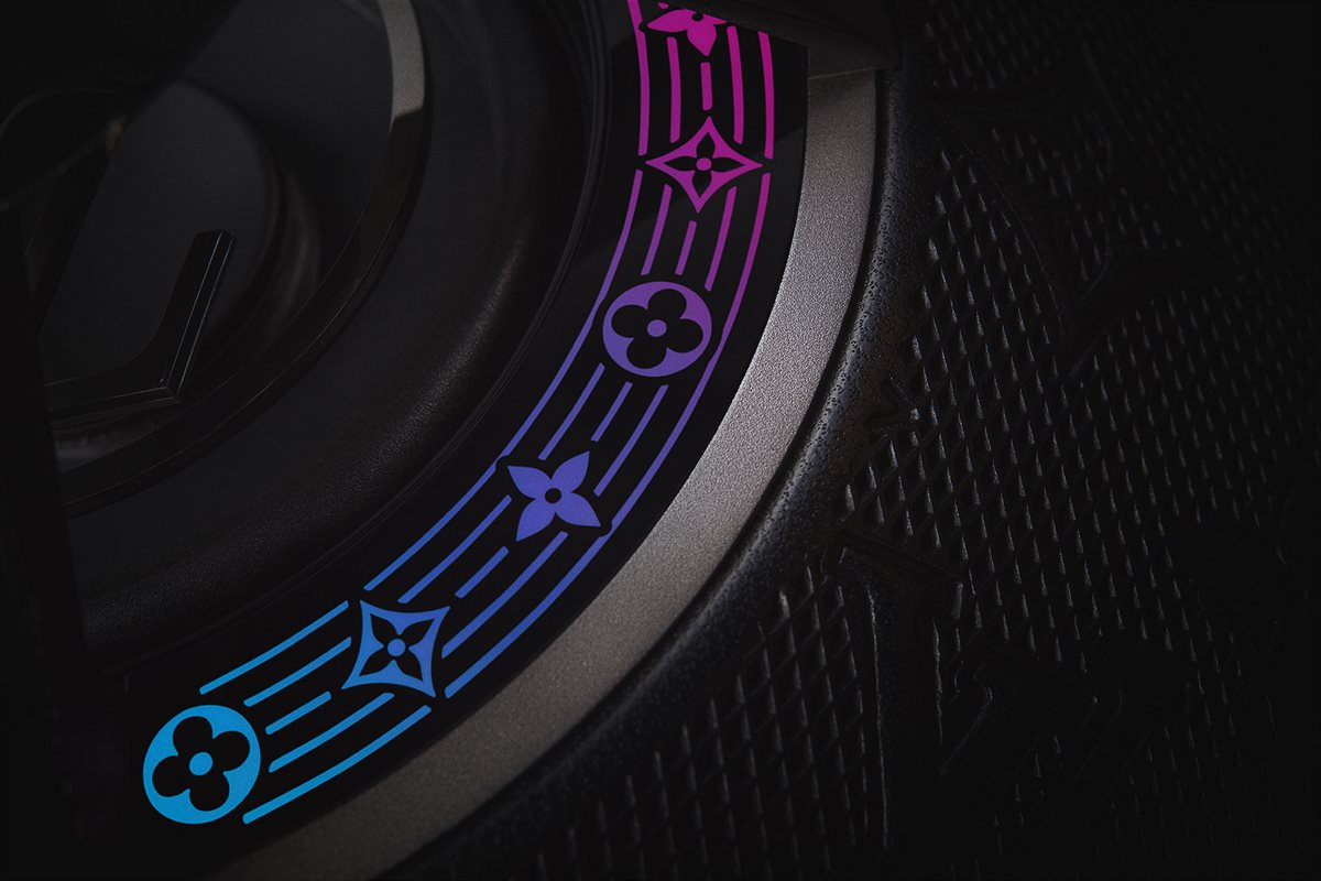 LOUIS VUITTON HORIZON LIGHT UP SPEAKER (12)