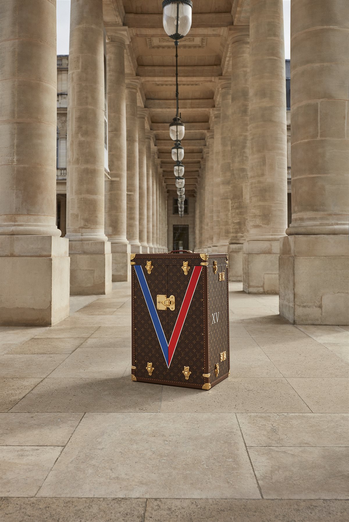 LV_Official Trophy Travel Case privider_Rugby World Cup (4)