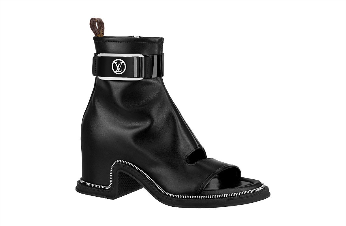 LV_LV MOONLIGHT_Ankle boots in Plain Claf leather with a strap in patent calf leather