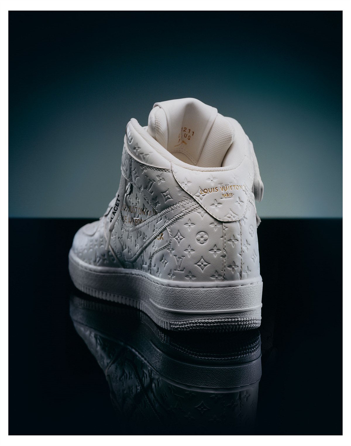 Louis Vuitton & Nike Air Force 1 by Virgil Abloh Brooklyn Exhibition_LIFESTYLE_white mid-top (2)
