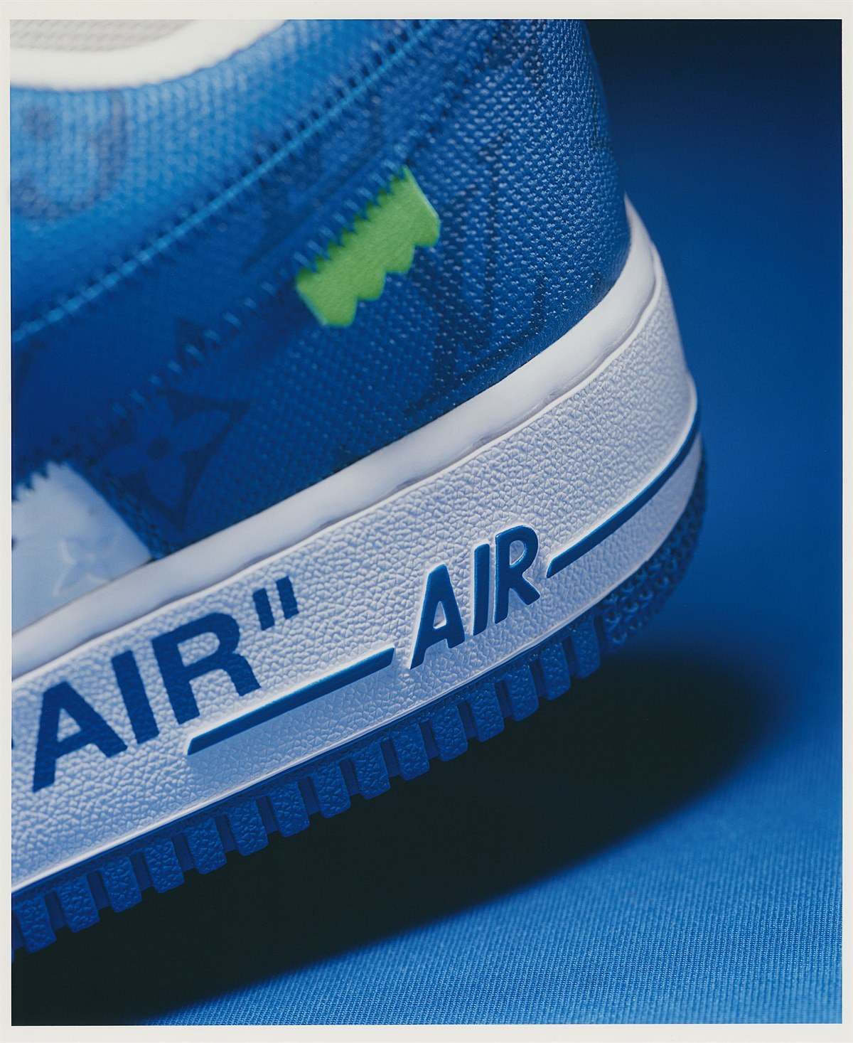Louis Vuitton & Nike Air Force 1 by Virgil Abloh Brooklyn Exhibition_LIFESTYLE_white & blue low-top (2)