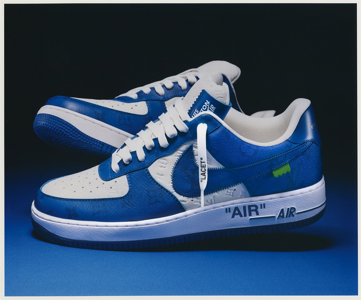 Louis Vuitton & Nike Air Force 1 by Virgil Abloh Brooklyn Exhibition_LIFESTYLE_white & blue low-top (1)
