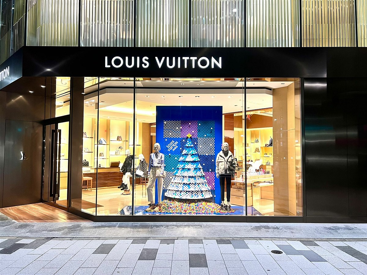LOUIS VUITTON_Windows in collaboration with master LEGO® builders for the Holiday Season 2022 (2)