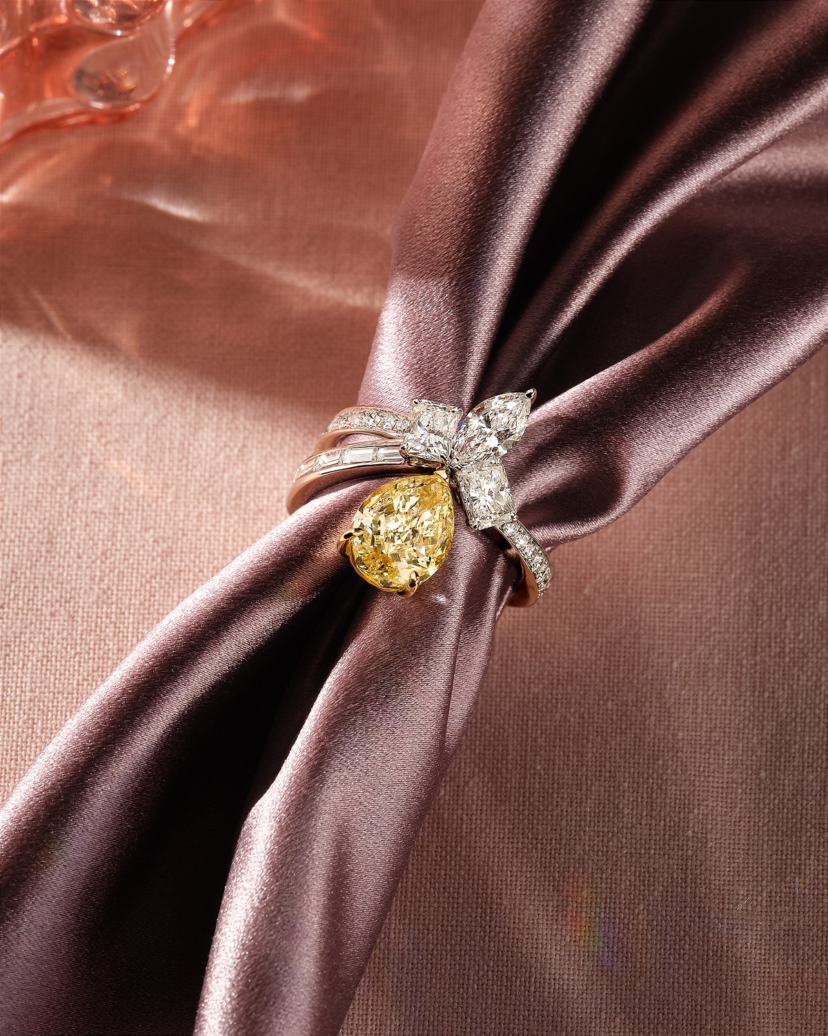 BUCHERER_xmas_2022_PINK_ring_close_image2_V6