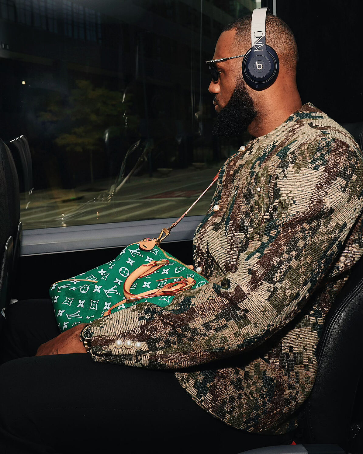 Louis Vuitton_LeBron James in LV (3)