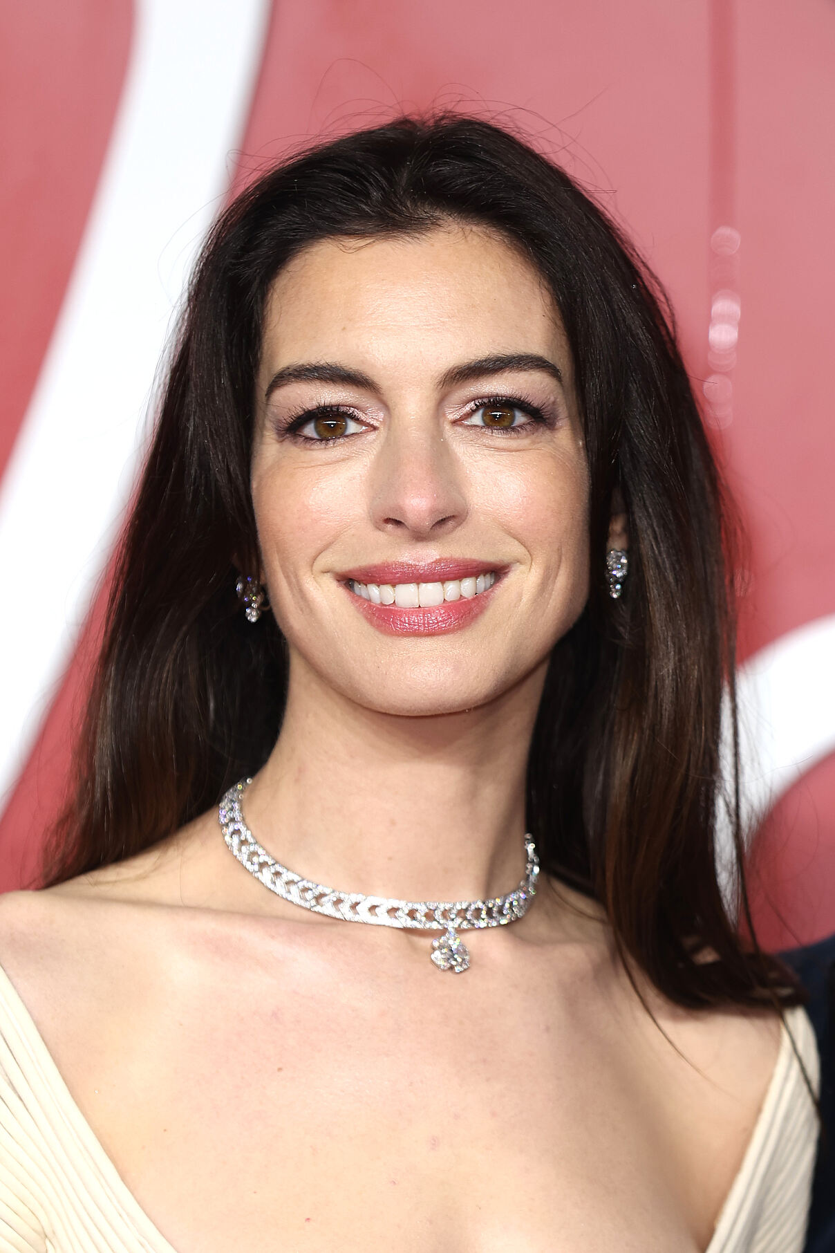 Bulgari_Fashion Awards 2023_Anne Hathaway (2)