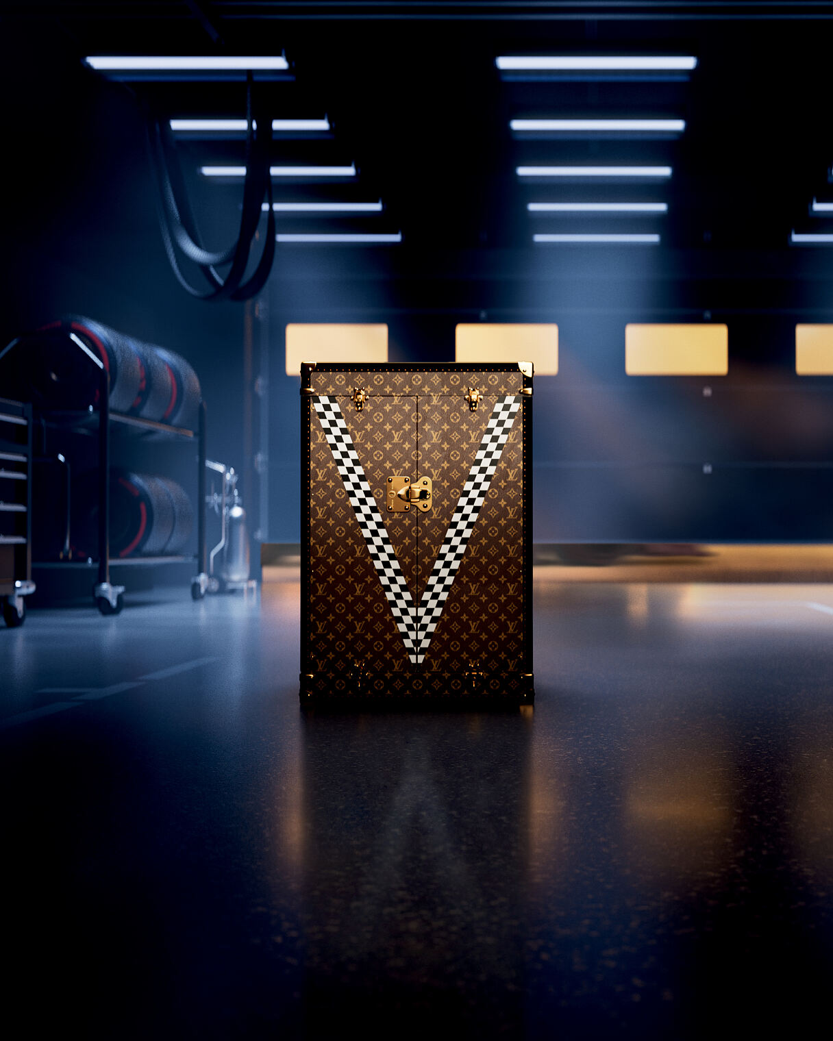 LOUIS VUITTON_FIA FORMULA ONE WORLD CHAMPIONSHIP TROPHY TRUNK_1600x2000