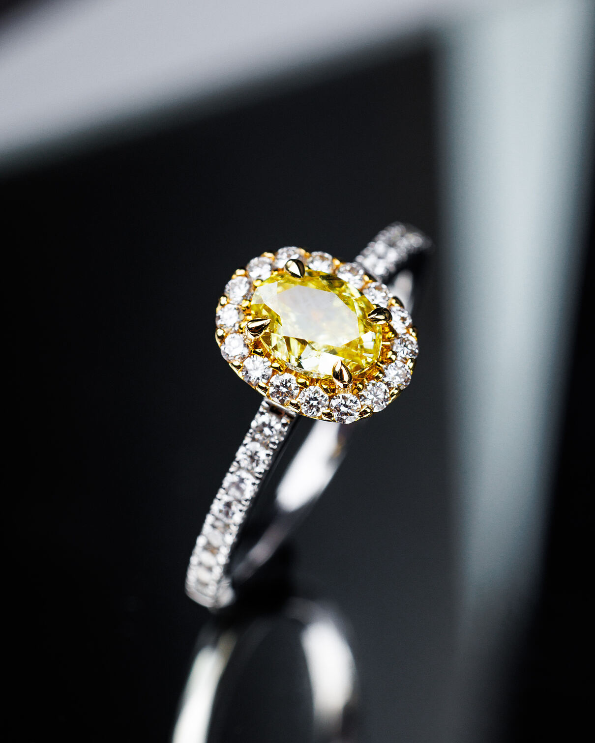 Oliver Heemeyer_Celeste Gelber Diamantring_€17,750.00